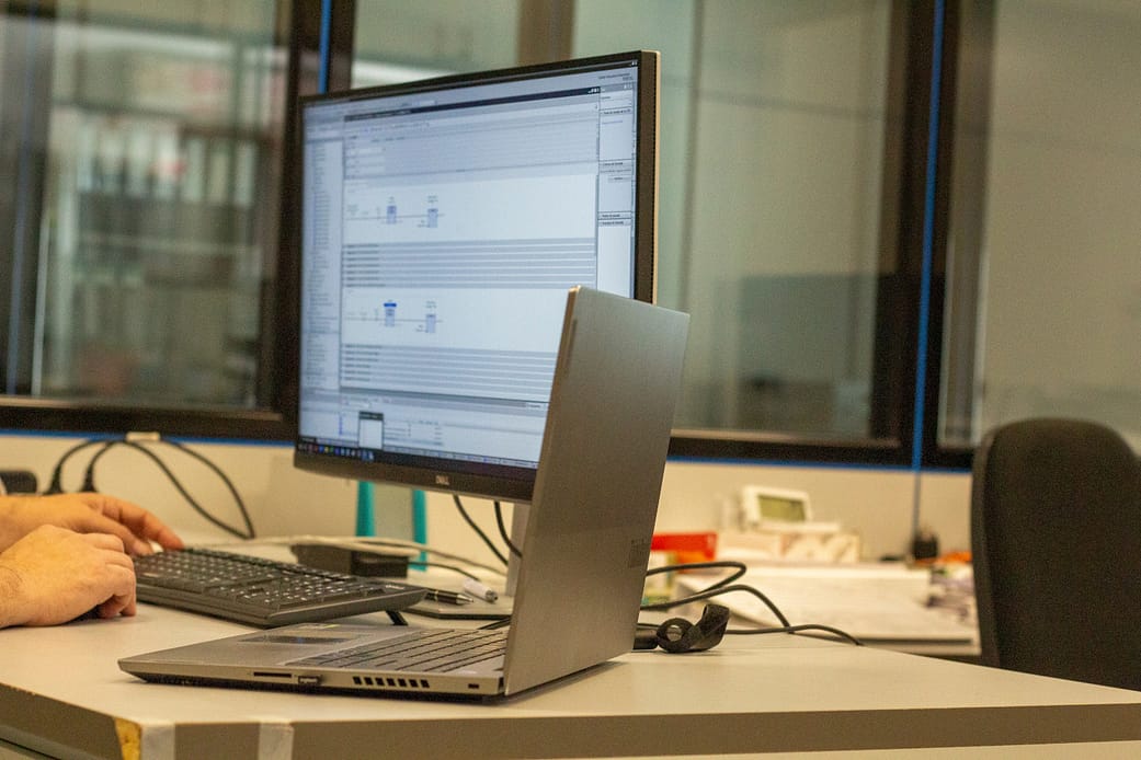 Programación de equipos de automatización industrial