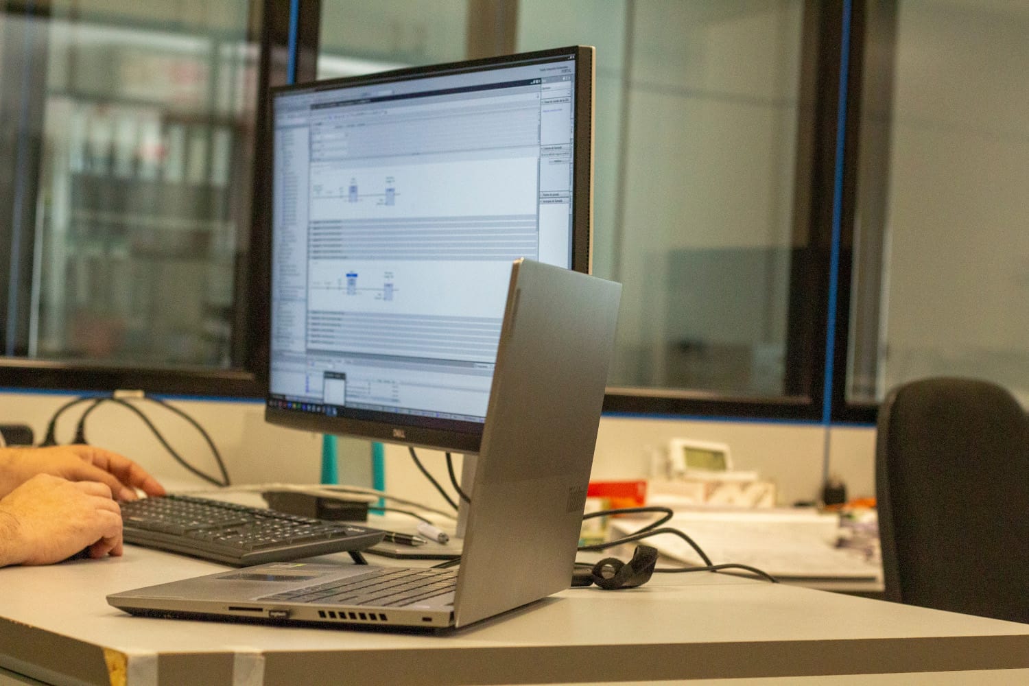 Programación de equipos de automatización industrial