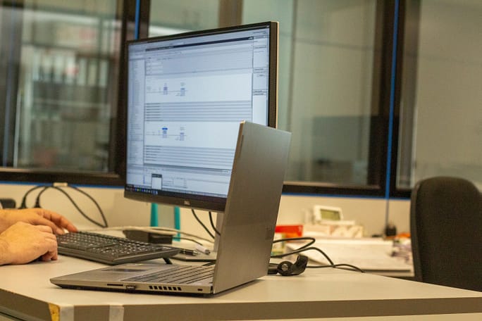 Programación de equipos de automatización industrial